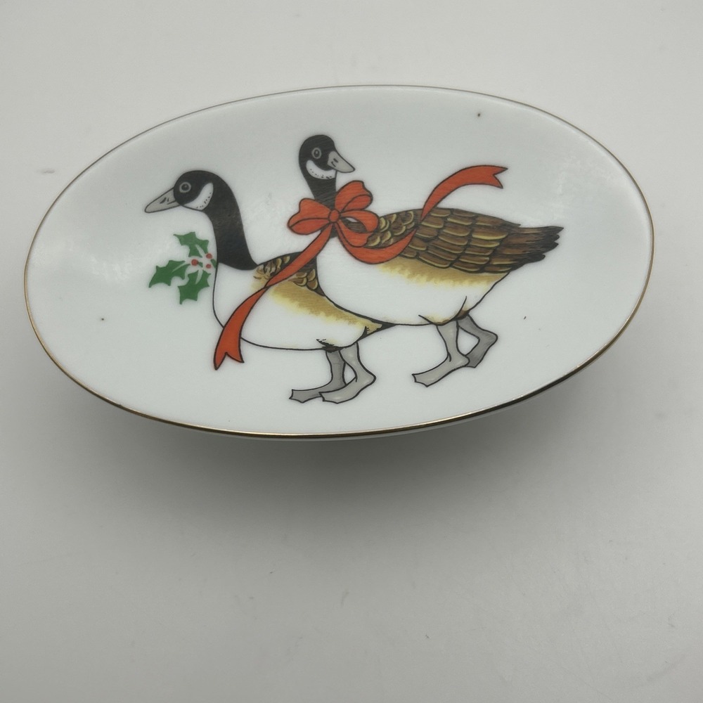 Vintage Christmas Geese Red Ribbon‎ Porcelain Soap Dish Gold Trim Made in Korea